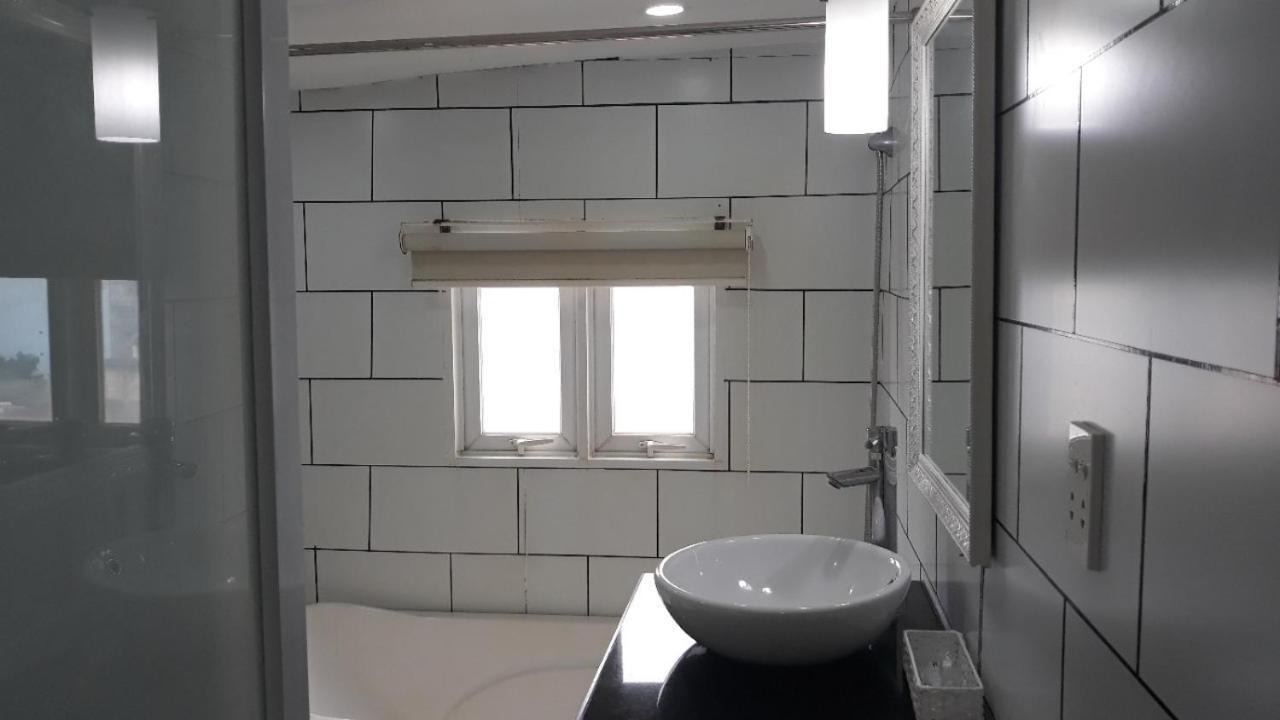Apartment Dong Duong *