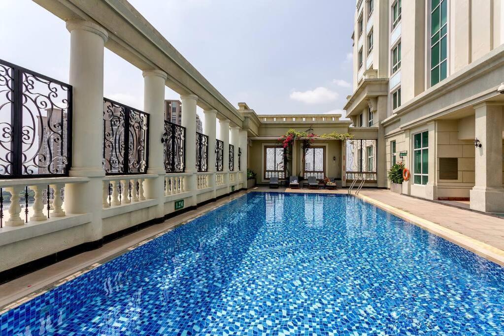 Melody - The Manor 2 Building *