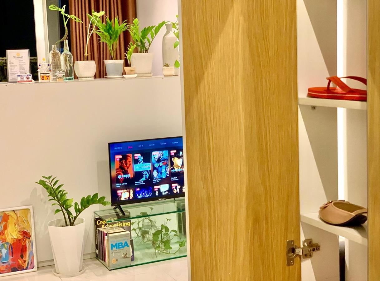 The Sunny House - Sky Center Airport Apartment