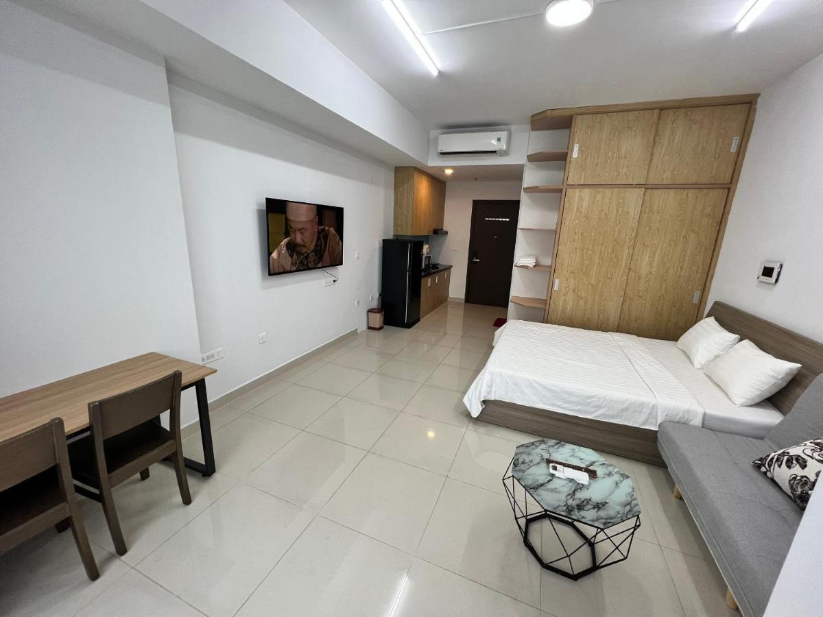 Airport - Botanica Premier -