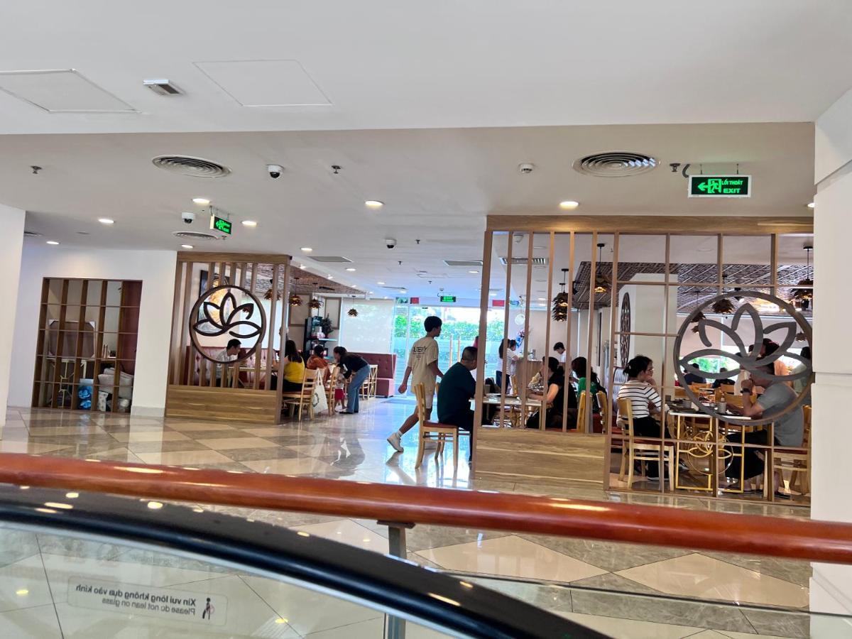 Sky Center Thap A Gan San Bay Tan Son Nhat Apartment