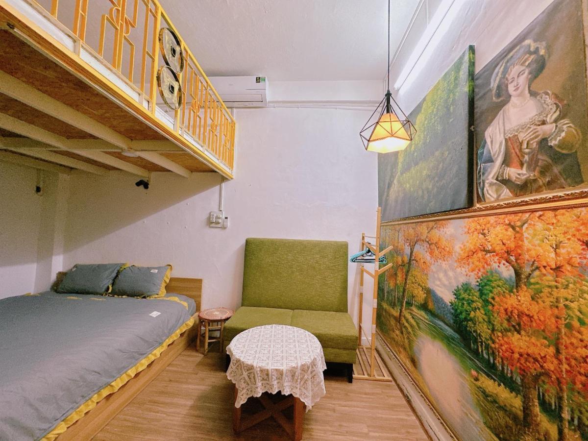 Black And White Dist 1 Apartment Ho Chi Minh City