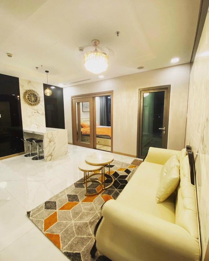 Bland Vinhomes Landmark 81 *