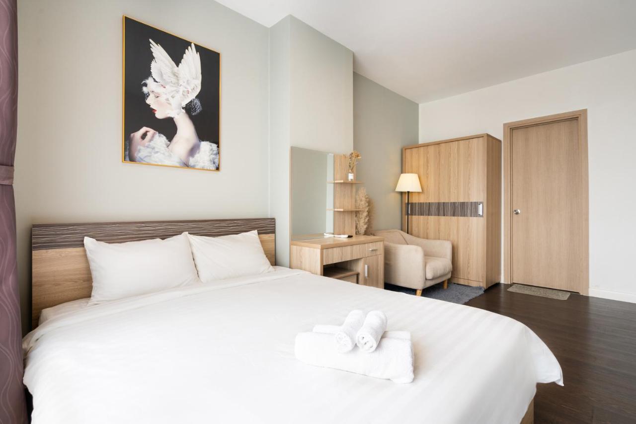 Cbd Rivergate- Infinity Pool Signature * Ho Chi Minh City