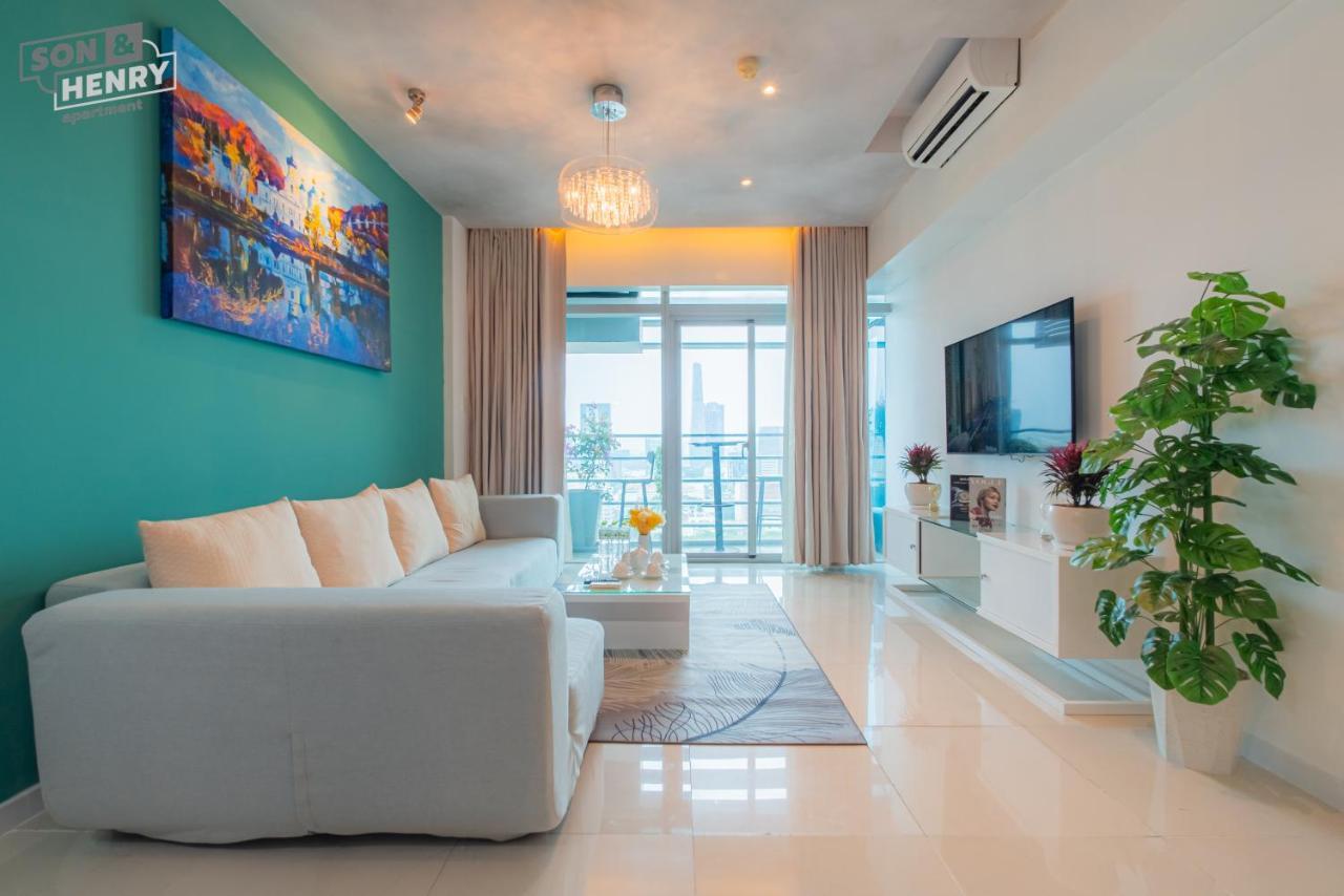Sailing District 1 * Ho Chi Minh City