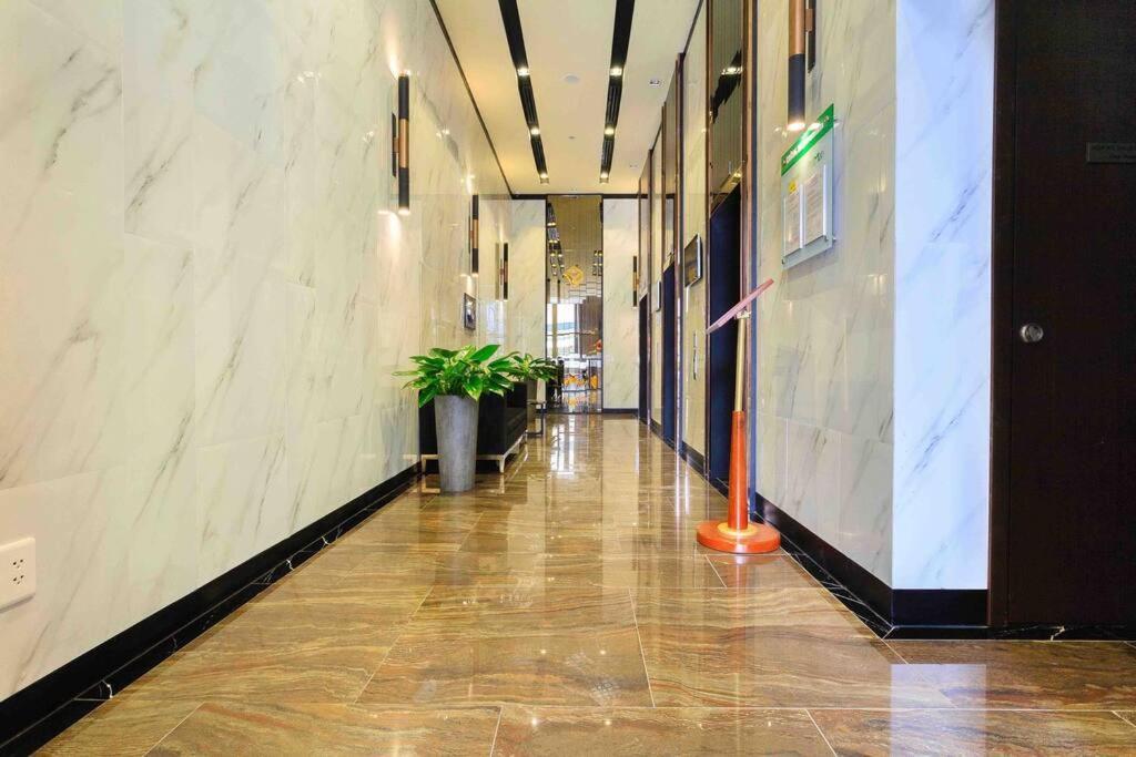 The Tresor Building - 3br High Fl - Hana 23 Apartment