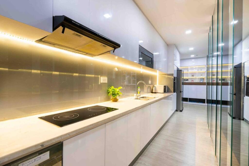 The Tresor Building - 3br High Fl - Hana 23