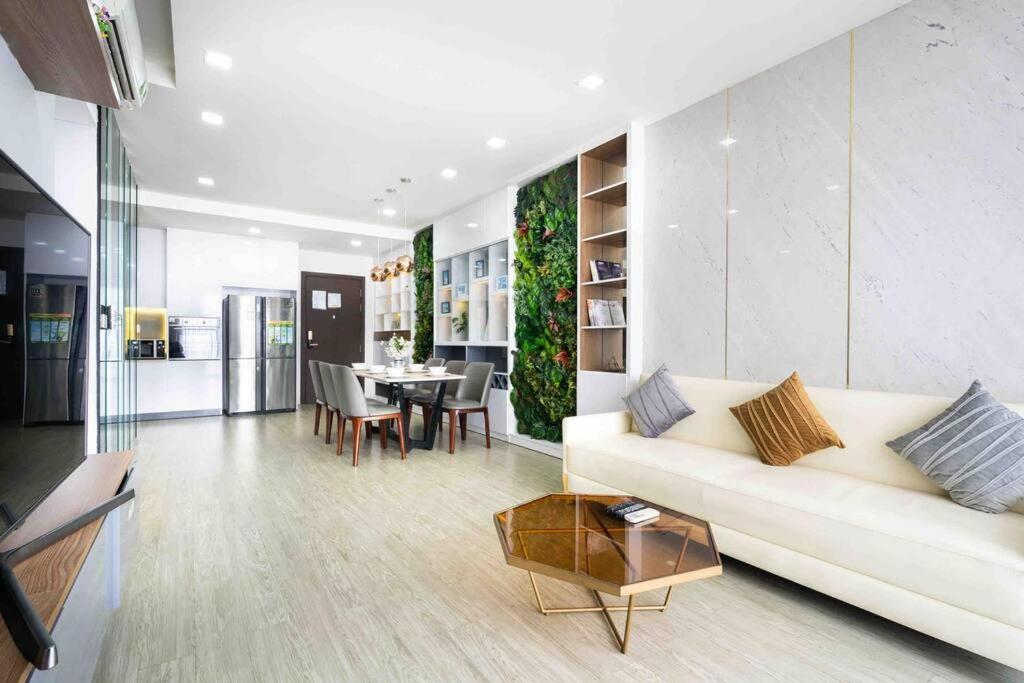 The Tresor Building - 3br High Fl - Hana 23 Apartment *