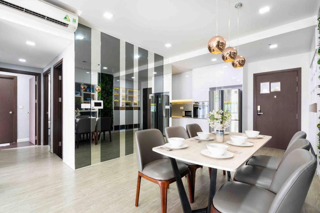 Apartment The Tresor Building - 3br High Fl - Hana 23 Ho Chi Minh City