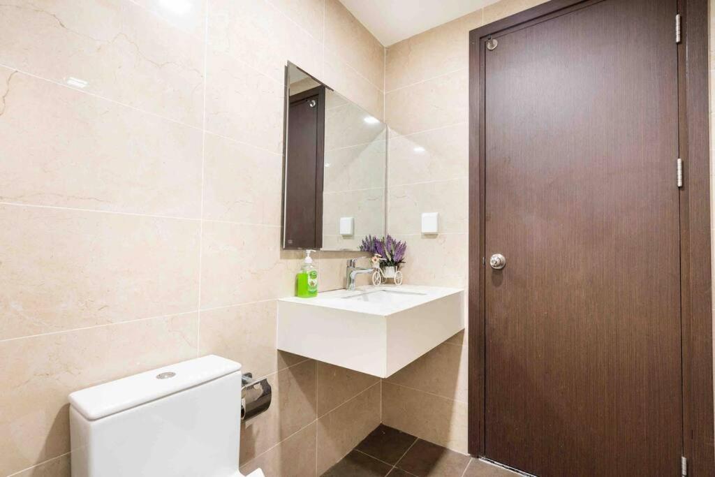 The Tresor Building - 3br High Fl - Hana 23 Ho Chi Minh City