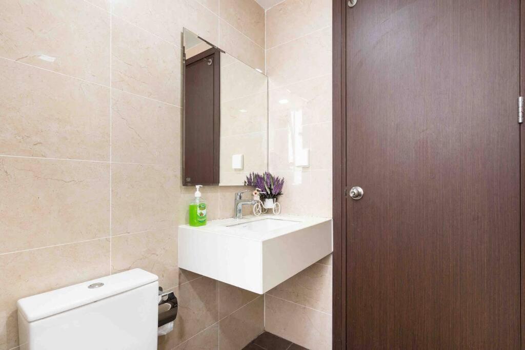 The Tresor Building - 3br High Fl - Hana 23