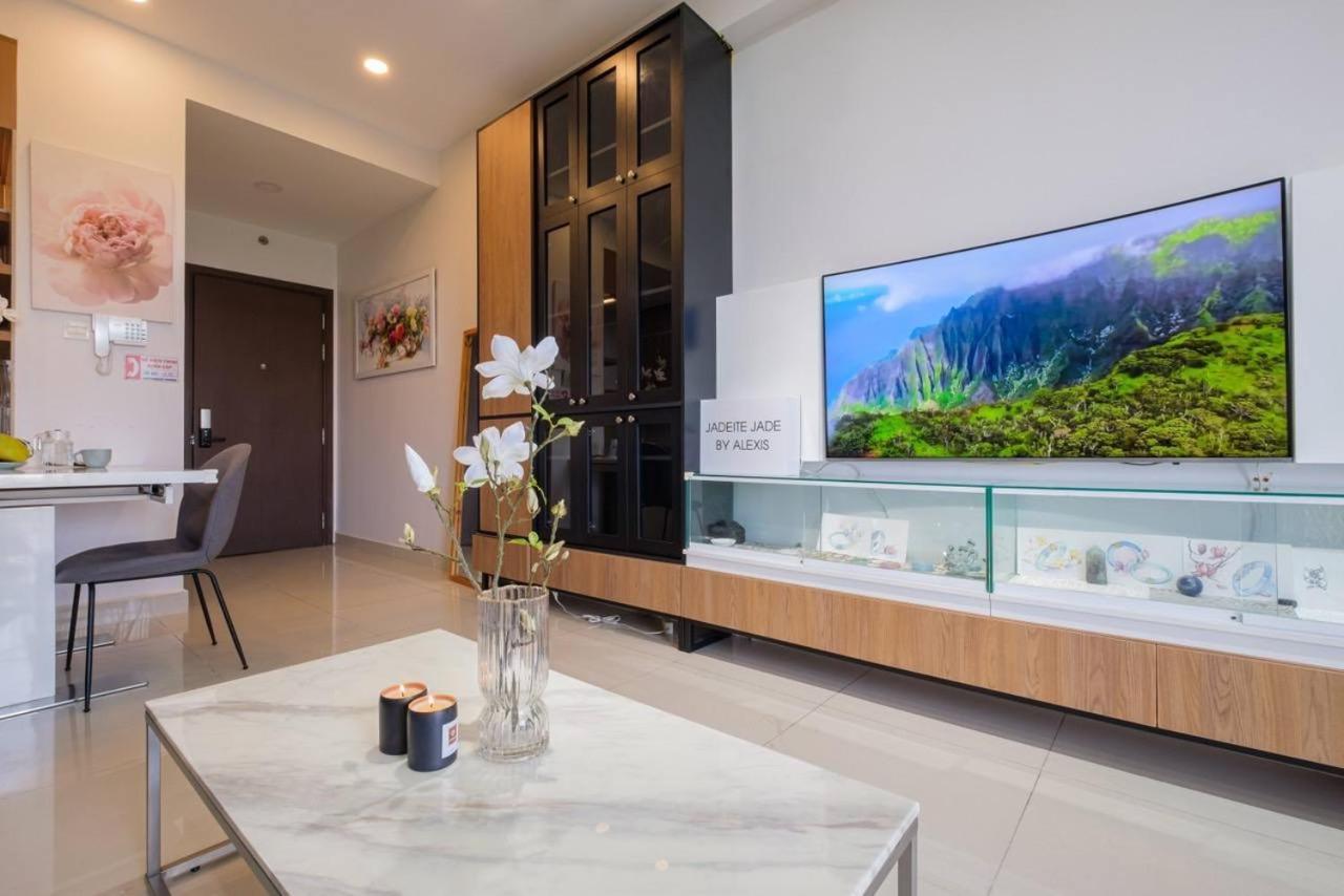 Chill In Sg Premium 3br Gym Pool View Apartment