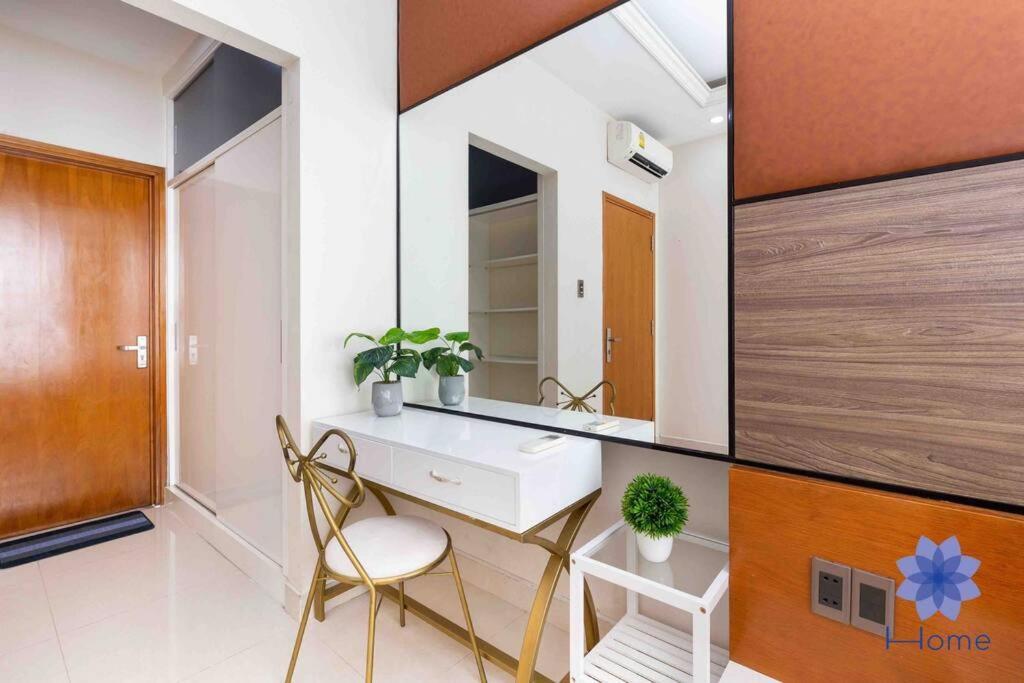Apartment For Rent Near Airport. W/free Gym & Pool