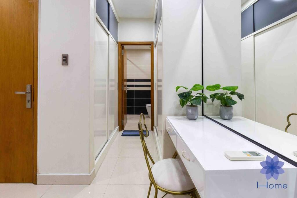 For Rent Near Airport. W/free Gym & Pool * Ho Chi Minh City