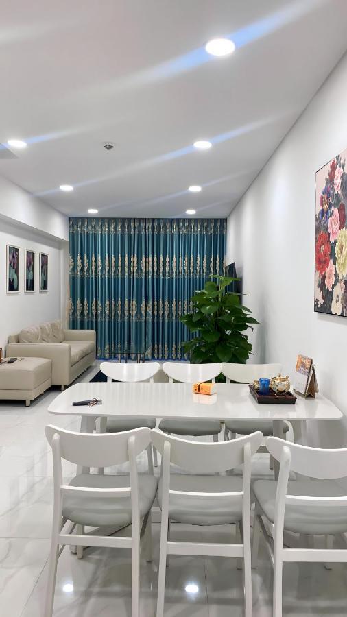 Ho Dich Vu Gan San Bay Tan San Nhat * Ho Chi Minh City