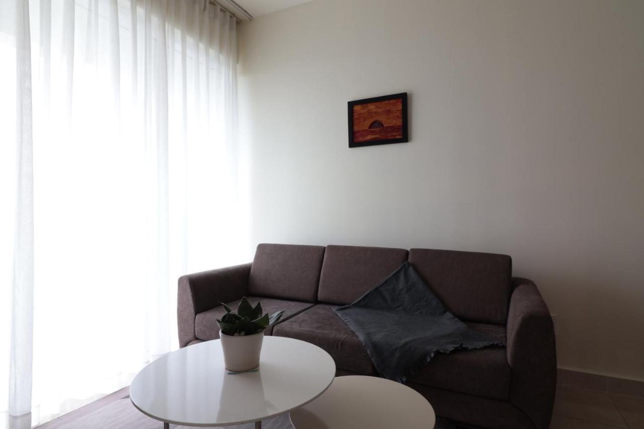 Deluxe With Balcony, Pool, Fitness And Yoga * Ho Chi Minh City