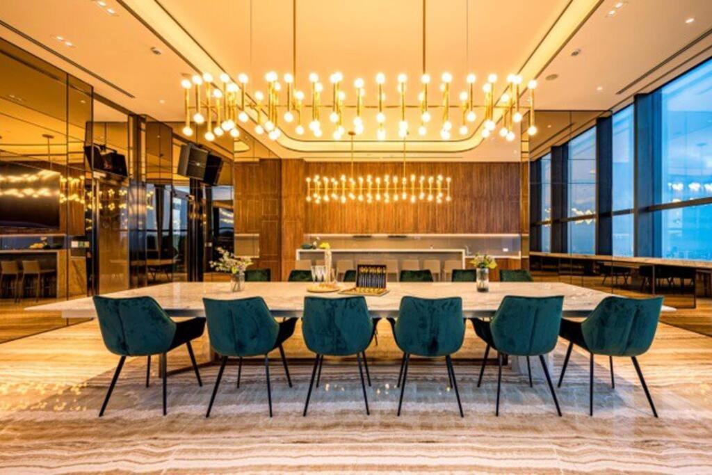 The Marq Luxury District 1 Hcmc 2masterbrs Apartment