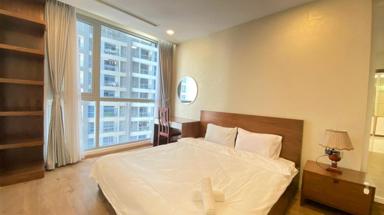 Queen House - Vinhomes Park Apartment *