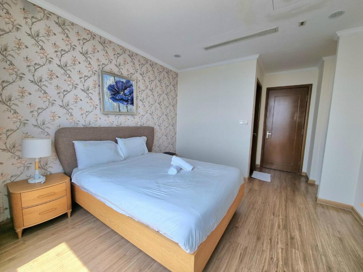 Apartment Queen House - Vinhomes Park