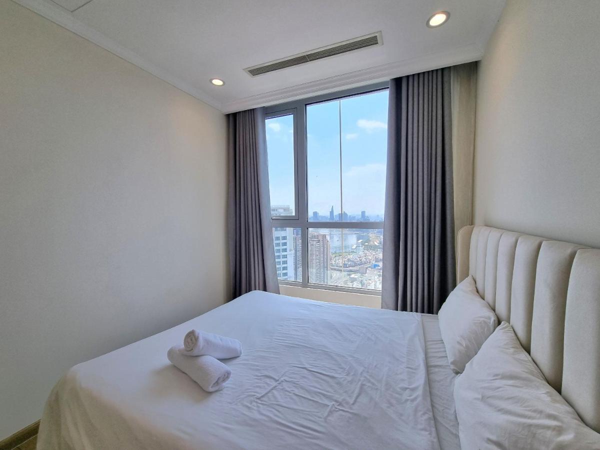 Queen House - Vinhomes Park Apartment *