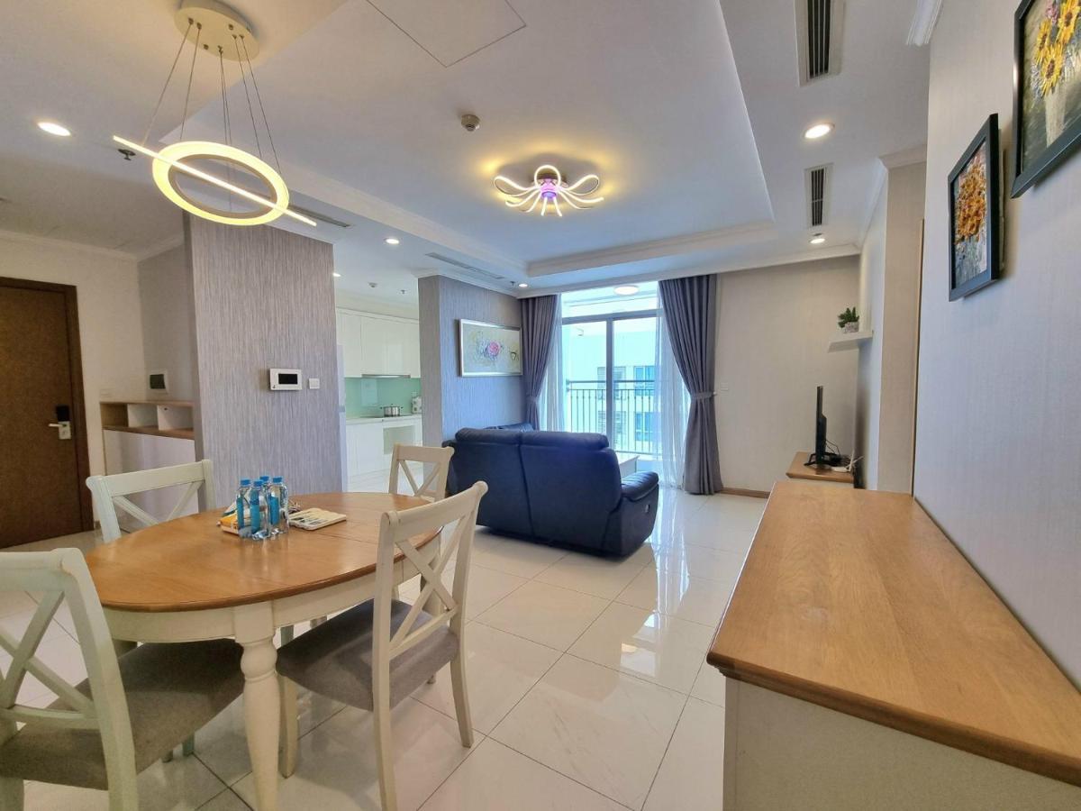 Apartment Queen House - Vinhomes Park *