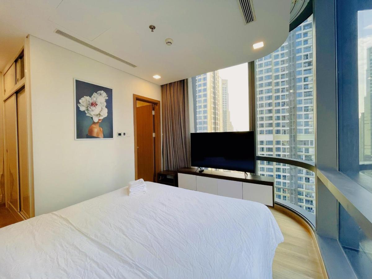 Apartment Queen House - Vinhomes Park *