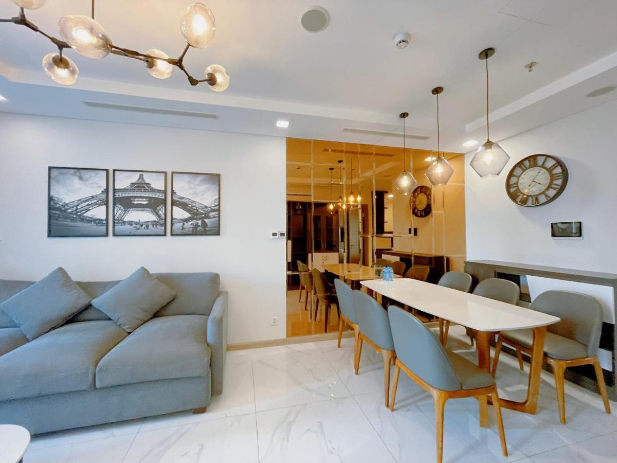 Queen House - Vinhomes Park Apartment *