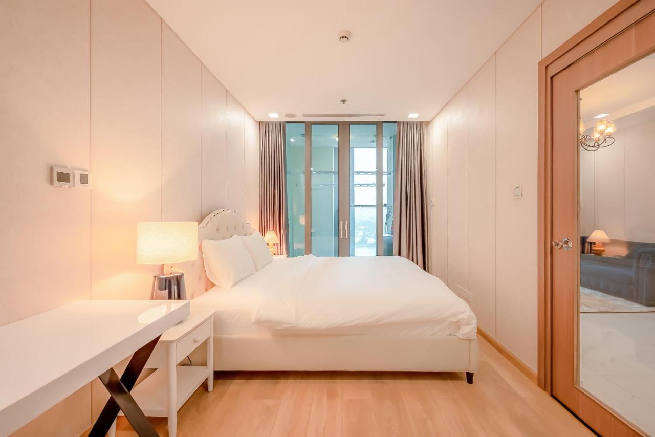 Skyline Tower Landmark 81 Apartment