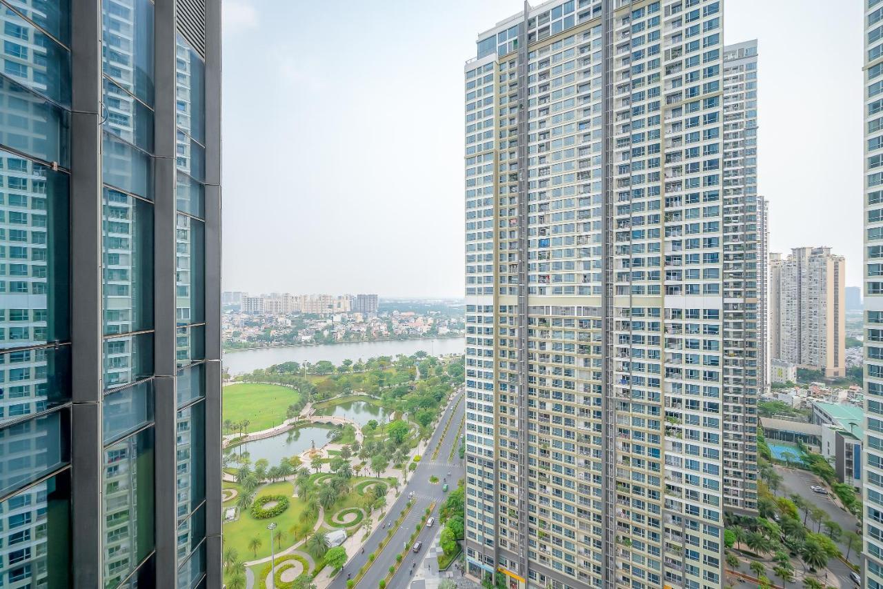Skyline Tower Landmark 81 *