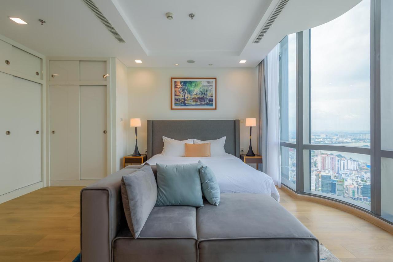 Skyline Tower Landmark 81 *