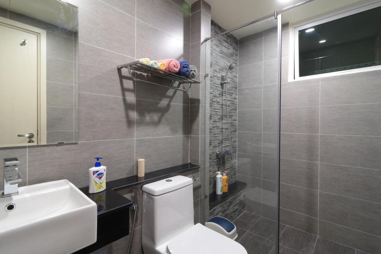 Deluxe With Balcony, Pool, Fitness And Yoga Apartment Ho Chi Minh City