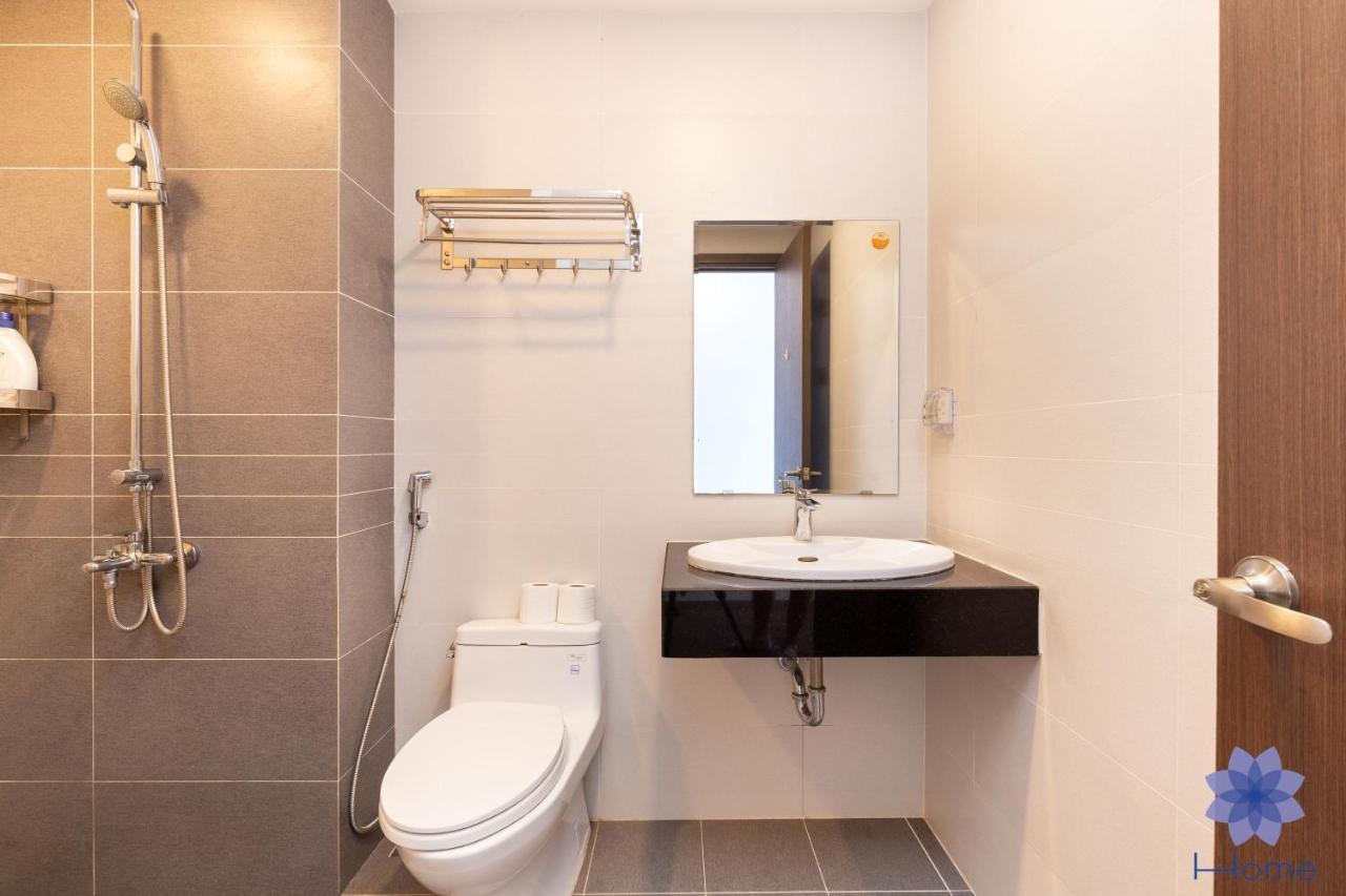 For Rent Near Airport. W/free Gym & Pool Apartment Ho Chi Minh City