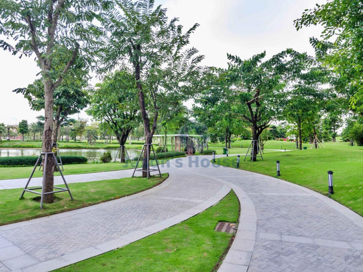 Jason's House - Vinhomes Park