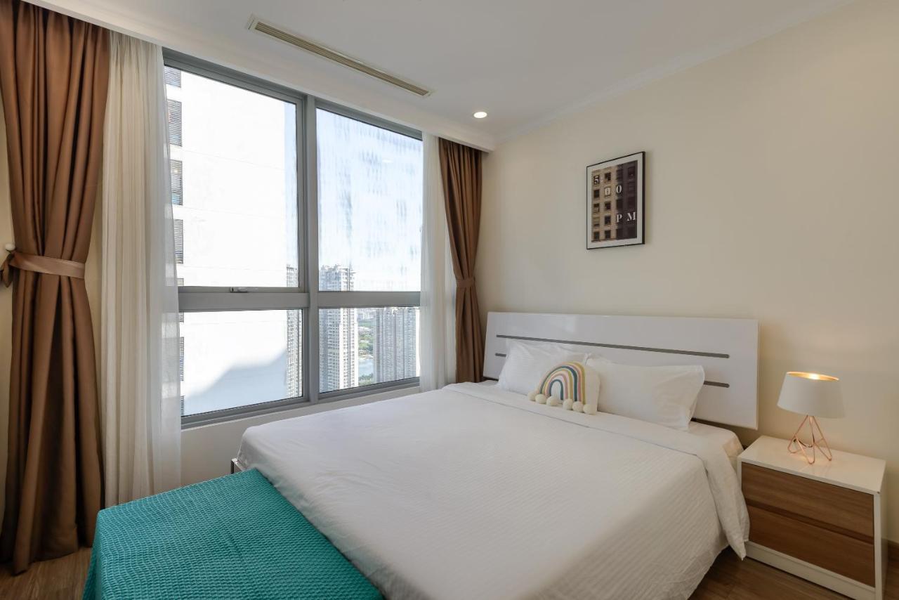 Luxe Living - Vinhomes Park Apartment