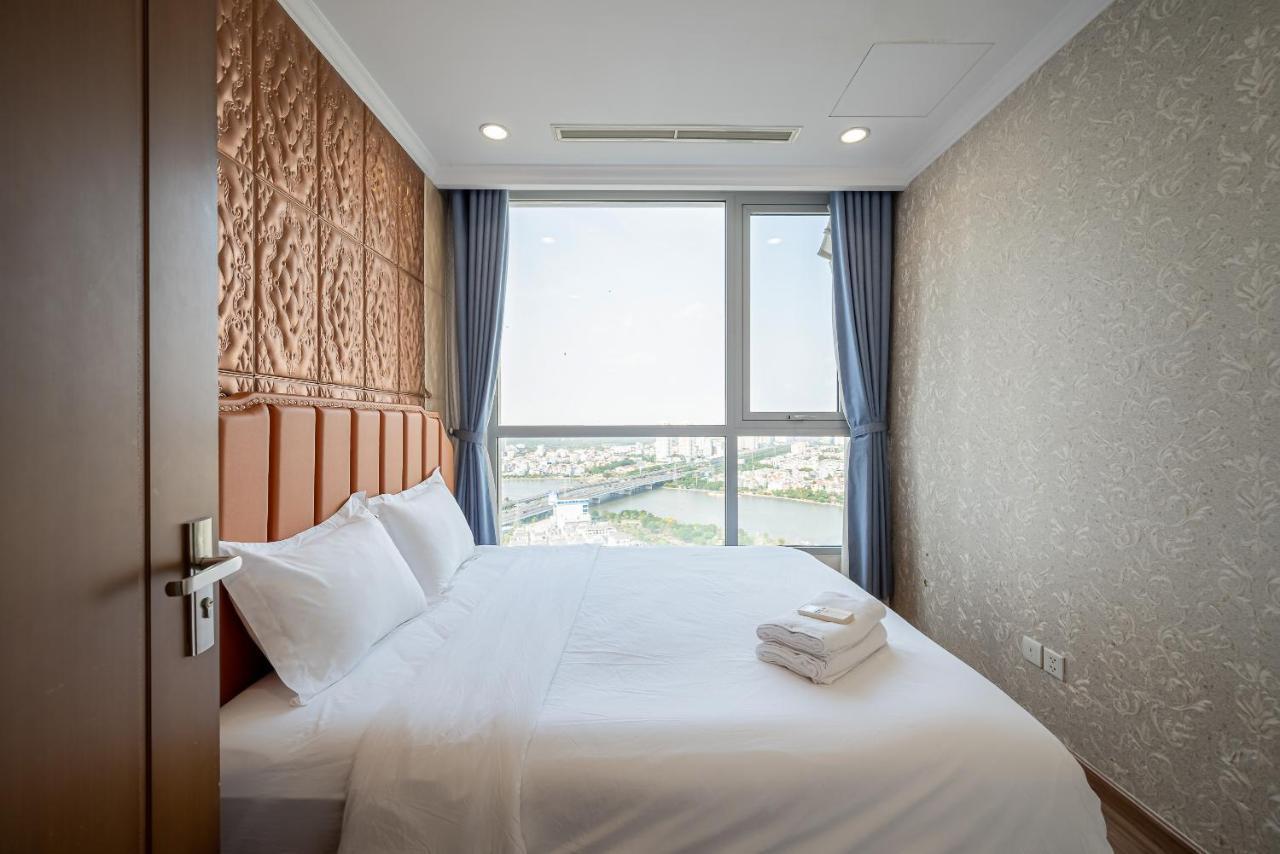 Luxe Living - Vinhomes Park Apartment Ho Chi Minh City