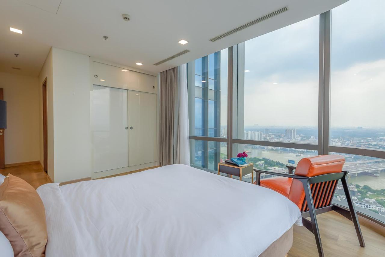 Skyline Tower Landmark 81 *