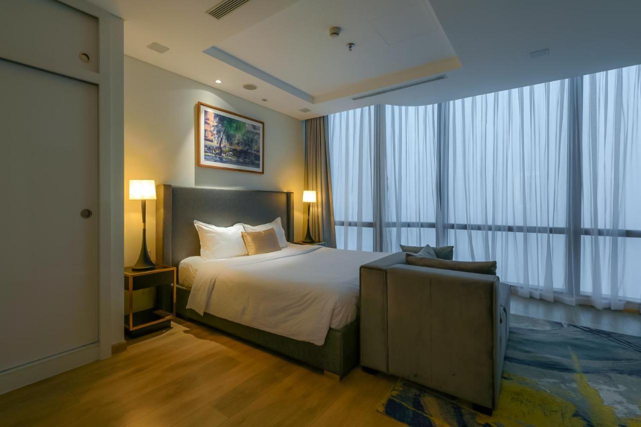 Skyline Tower Landmark 81 Apartment *