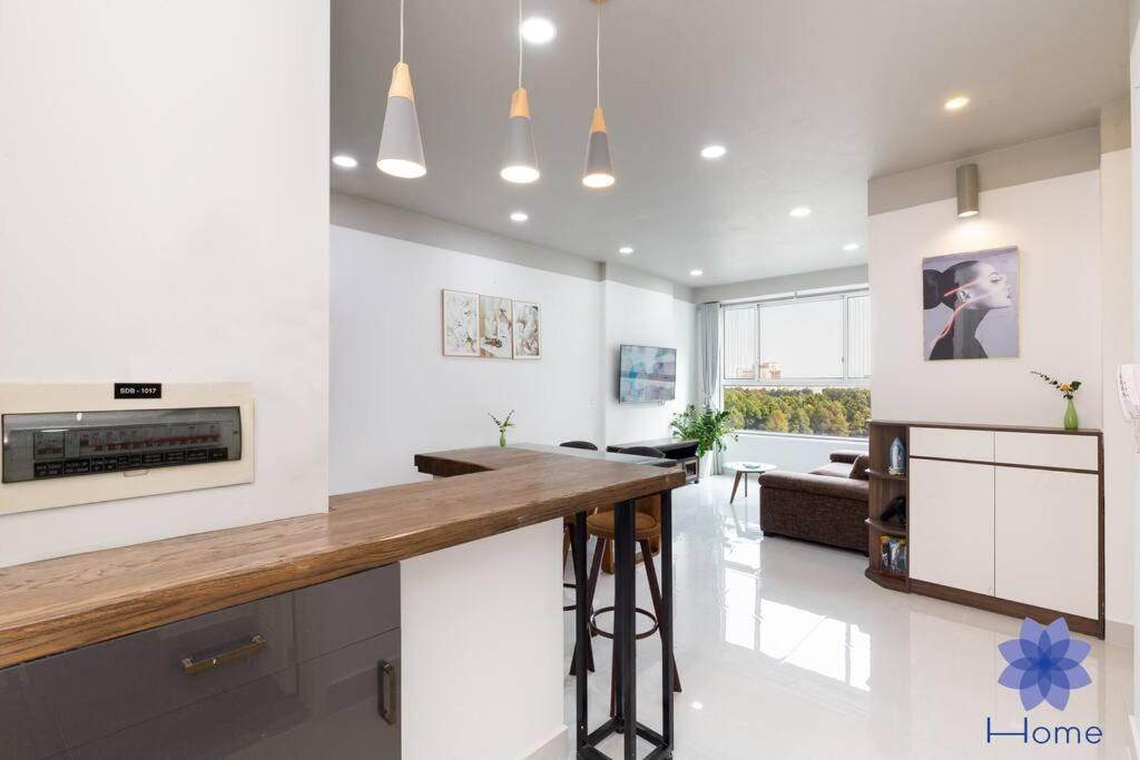 Apartment Ihome Furnished In Orchard Garden Building With Free Gym & Pool, Airport Pick-up Service Ho Chi Minh City