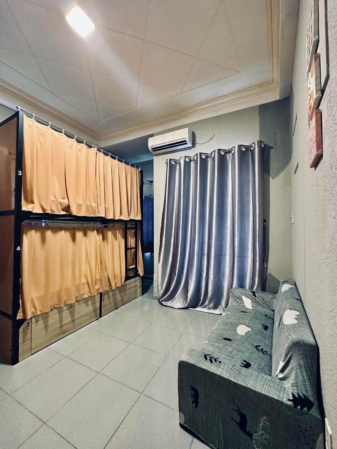 Hostel Alleyway (adults Only) *