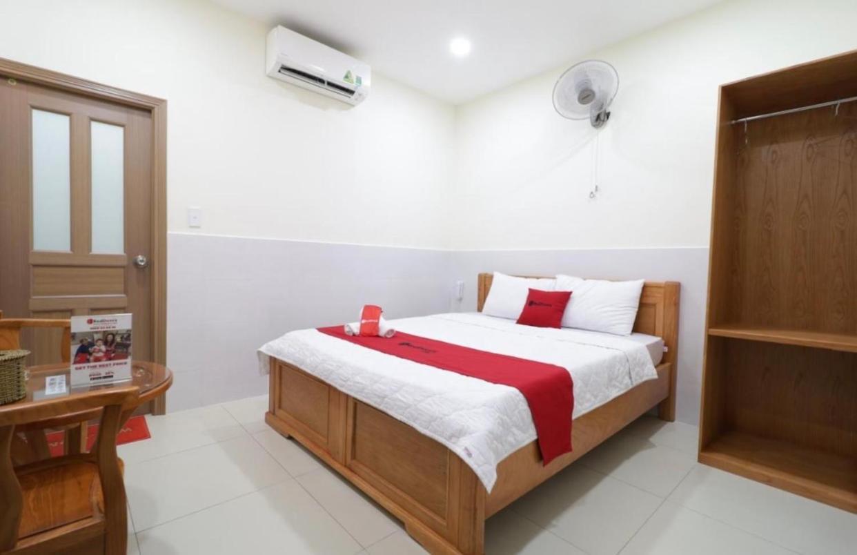 Rita - San Bay Tan Son Nhat- Airport,canh Benh Vien Tam Anh, San Quan Khu 7 3*