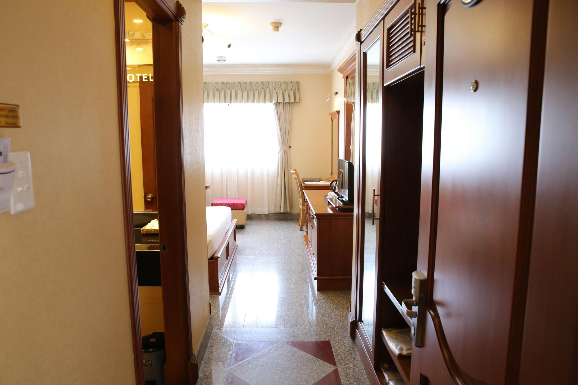 Silverland Hotel 4*