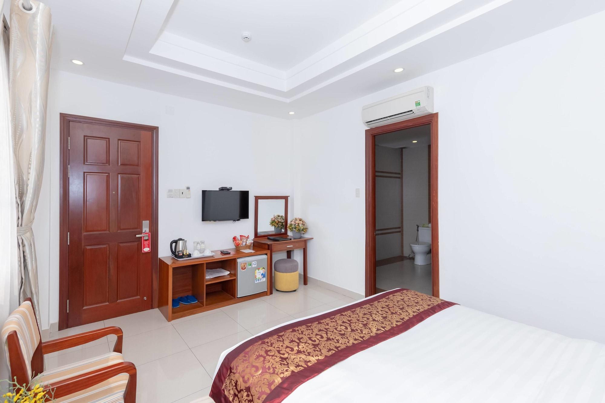 Airport Saigon - Gan Am Thuc Dem Cho Pham Hotel