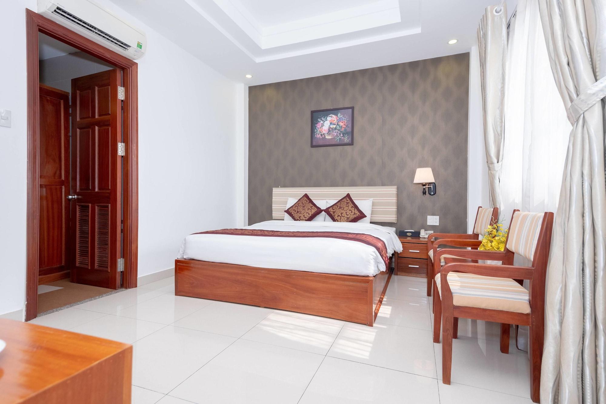 Airport Saigon - Gan Am Thuc Dem Cho Pham Ho Chi Minh City