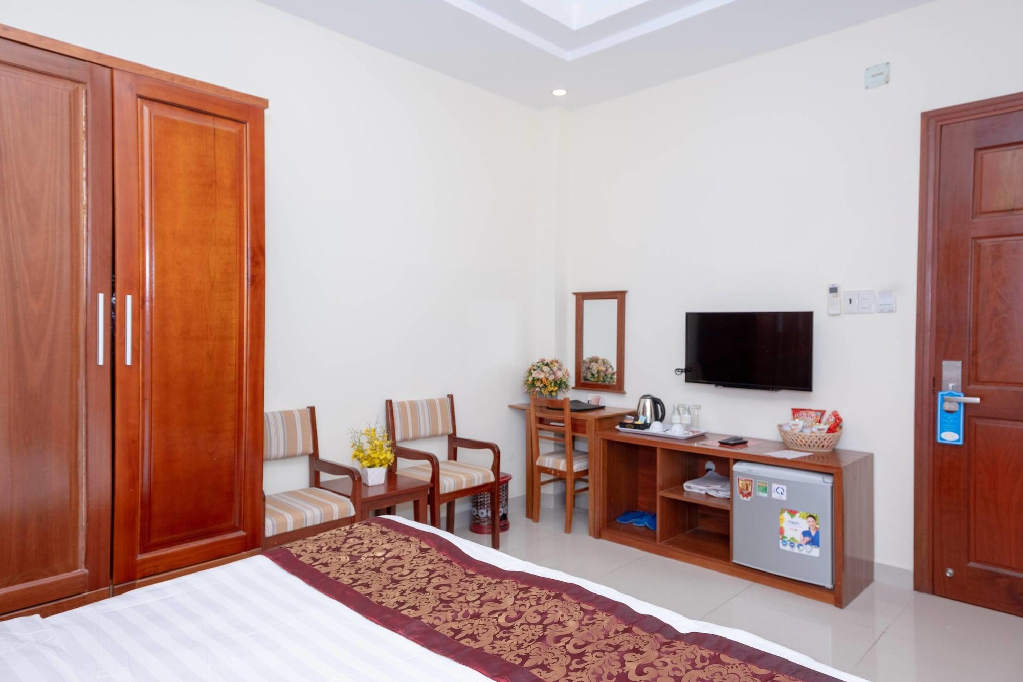 Airport Saigon - Gan Am Thuc Dem Cho Pham Hotel