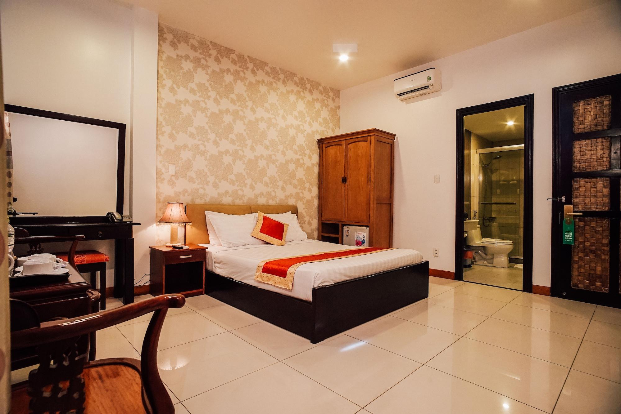 Hotel Sunflowers Airport