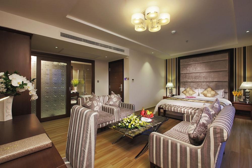 Athena Hotel 4*