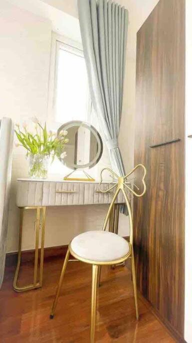 Apartment Ho Cao Cap 2pn,2wc, Bep. Ho Chi Minh City