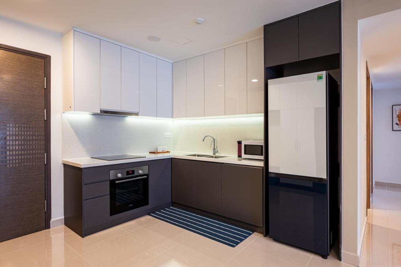 Luxury Modern, D1, 3 King Brs+2wc, 300m Bui Vien Apartment *