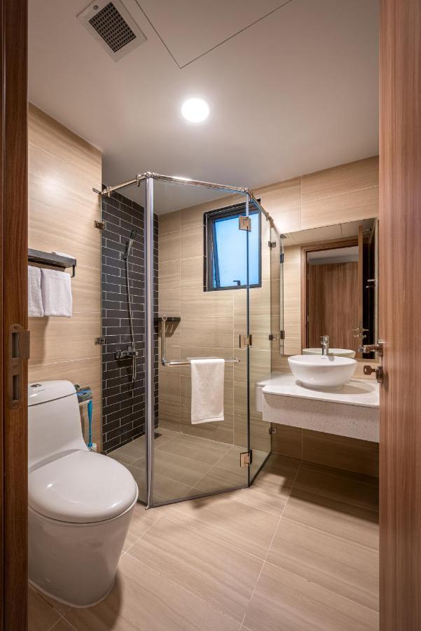 Luxury Modern, D1, 3 King Brs+2wc, 300m Bui Vien Apartment