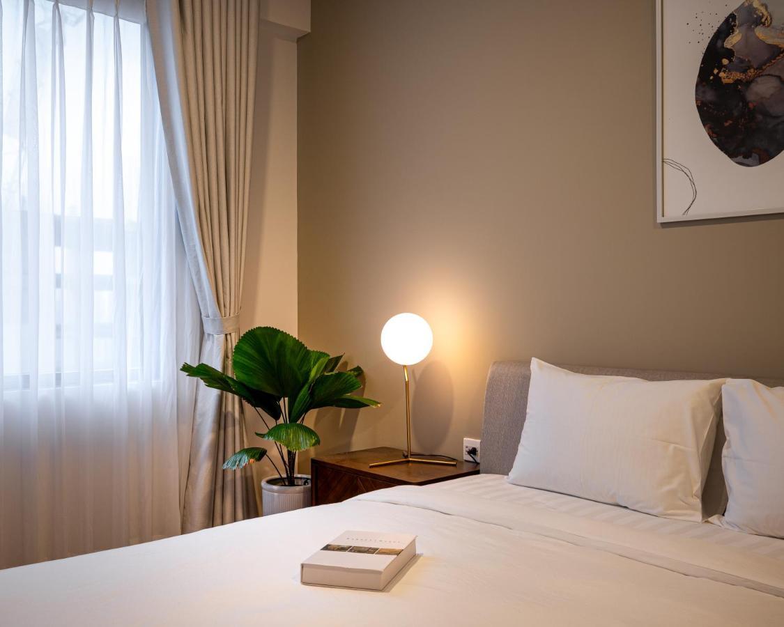 Luxury Modern, D1, 3 King Brs+2wc, 300m Bui Vien Apartment Ho Chi Minh City